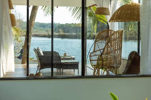 Riverside Suite • Pool • Calm & Boutique Stay