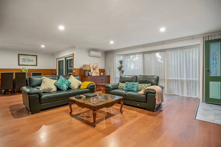 StayAU The Homestead 4BR Spacious Nature Retreat gallery image 5