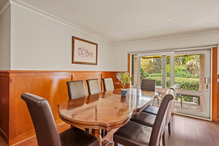 StayAU Tranquil Amidst Cabin 4BRM Pool Spacious gallery image 4