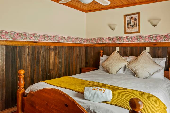 StayAU Tranquil Amidst Cabin 4BRM Pool Spacious gallery image 5