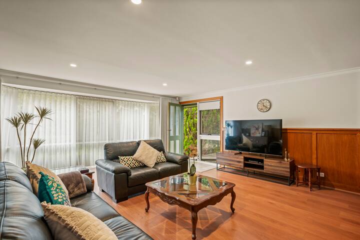 StayAU The Homestead 4BR Spacious Nature Retreat gallery image 4