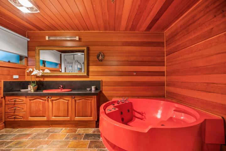 StayAU Tranquil Amidst Cabin 4BRM Pool Spacious gallery image 3