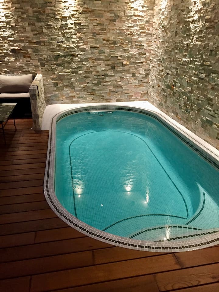Charming house with indoor pool & garden