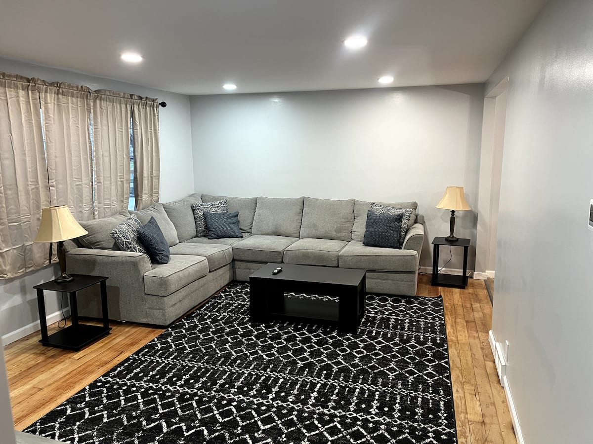 Blasdell 3 Bed House near Bills Stadium, furnished house in Blasdell, NY