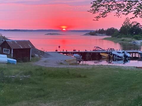Sunny summer house with lake property in Stockholm Archipelago