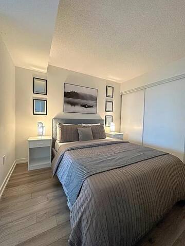 Modern 2BD + 2 Bath by CN Tower. gallery image 5