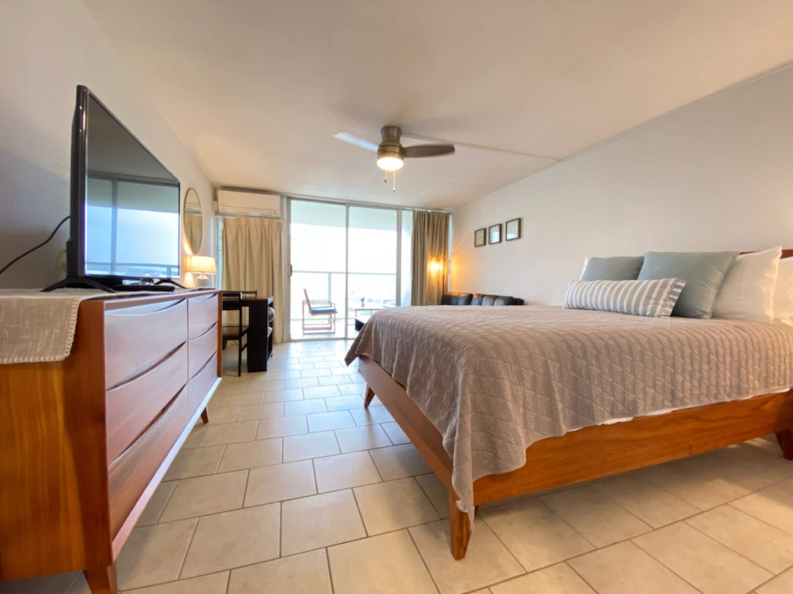 Bright Studio in Waikiki 25th FL - Image 16