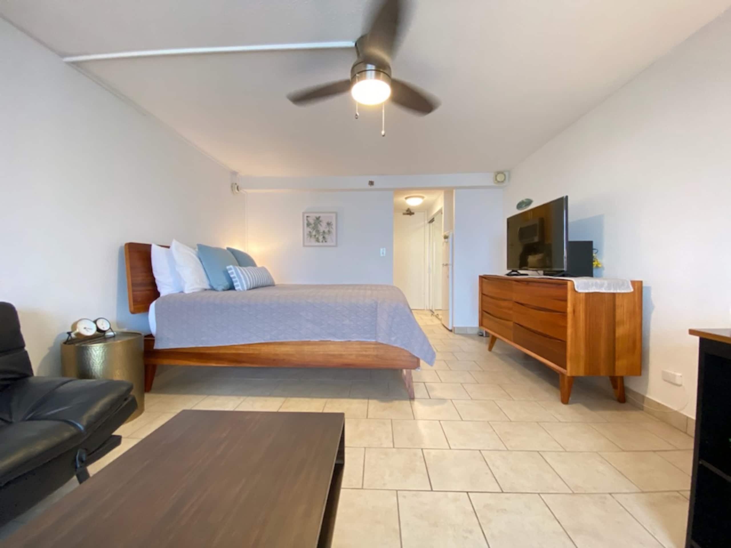 Bright Studio in Waikiki 25th FL - Image 17
