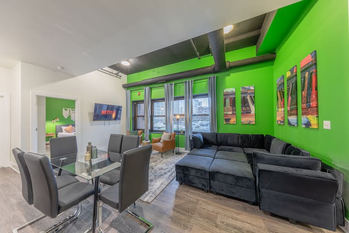 Modern 3BR in South Loop Near McCormick & Wintrust