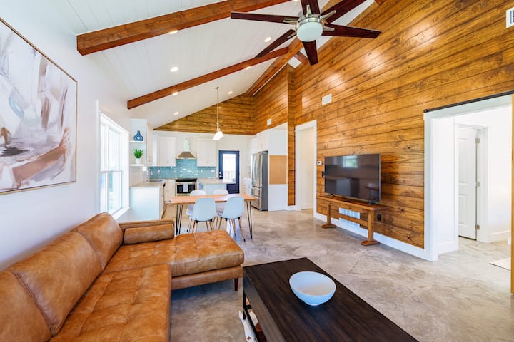 Azure, The Charming Bungalow - Marble Falls, TX