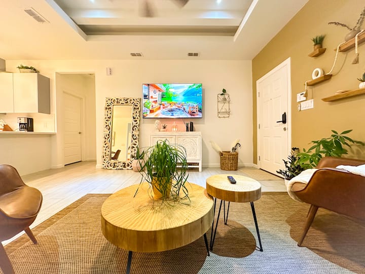 Bbq-king Bed-boho Style Condo-shopping - McAllen, TX