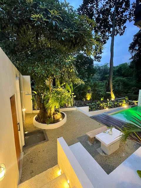 Up to the Edge Room Villa 3