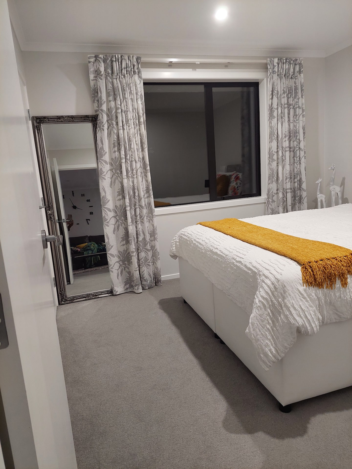 Modern Comfortable Room To Relax 4