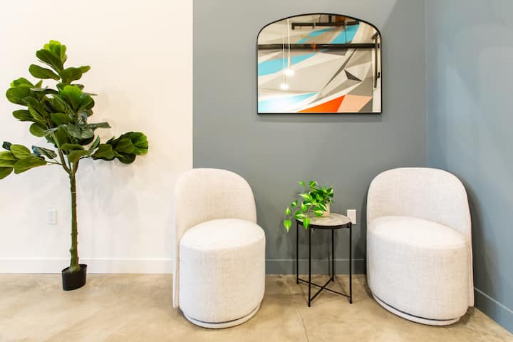 | 6 Mi- Disney |75"tv| Garagedoor | Dtsa Loft |Gym - Orange County, CA