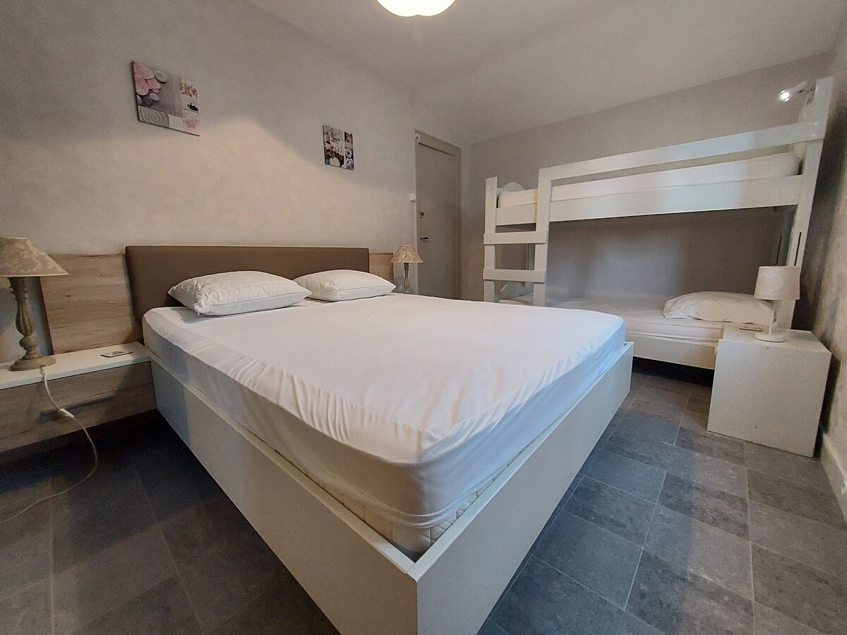 سرير واحد مقاس 160 و سريران بطابقين مقاس 90