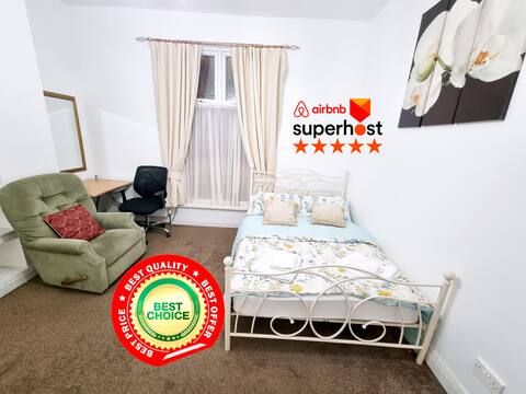 Family Flat nr Town Cntr Tram Train Wi-Fi Parking