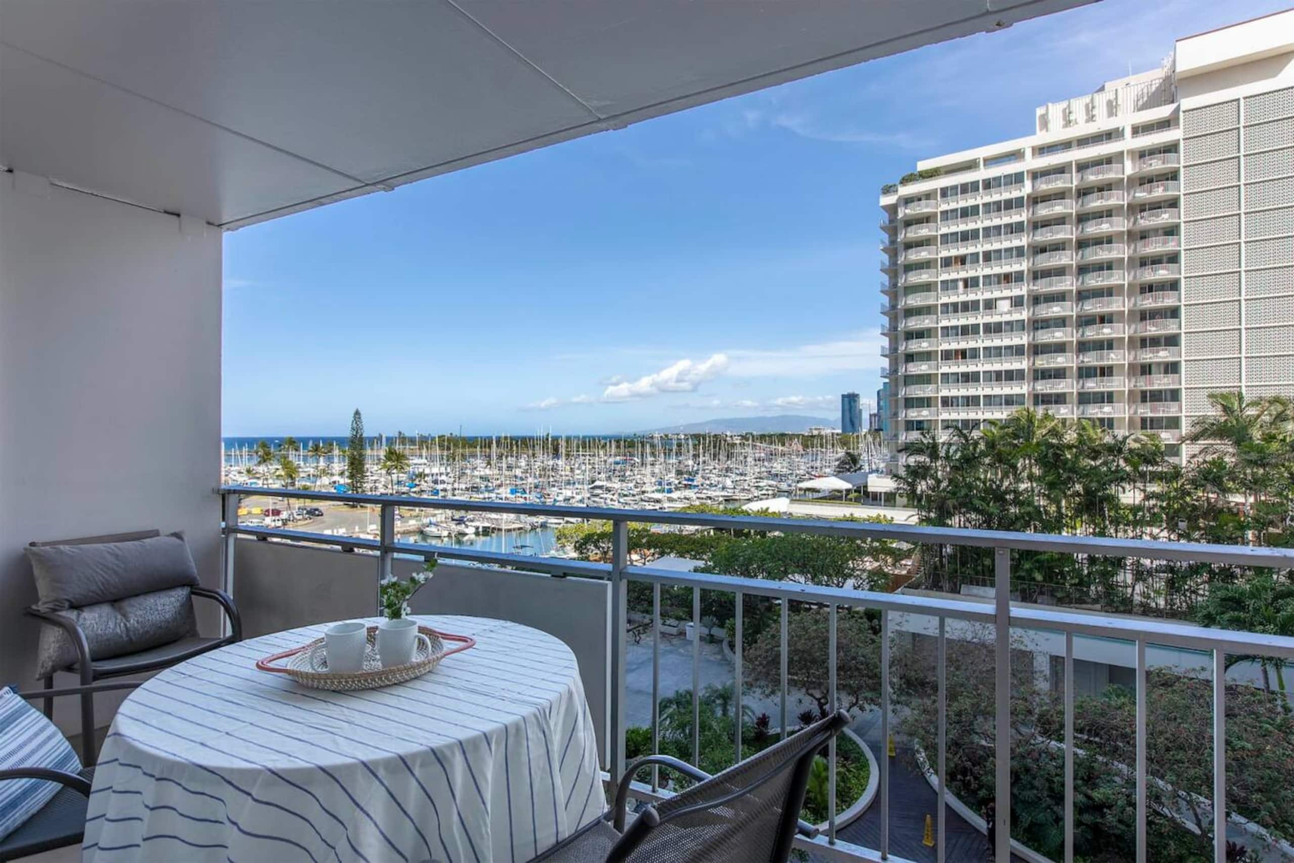 Ocean View Open 1bdrm Ilikai Hotel next to Beach - Image 9