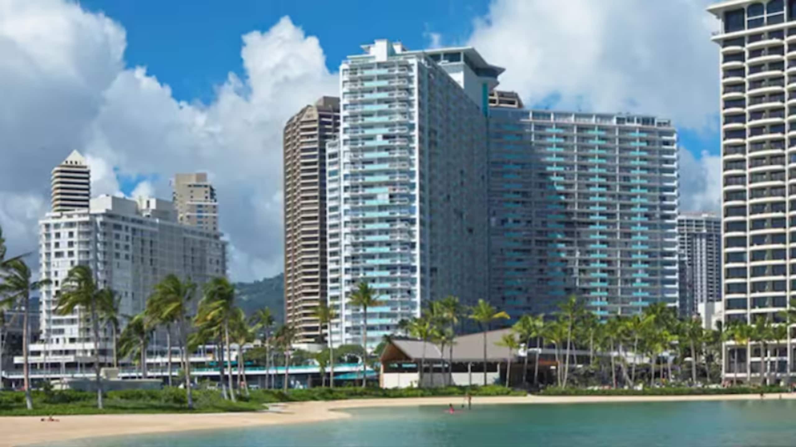 Ocean View Open 1bdrm Ilikai Hotel next to Beach - Image 16