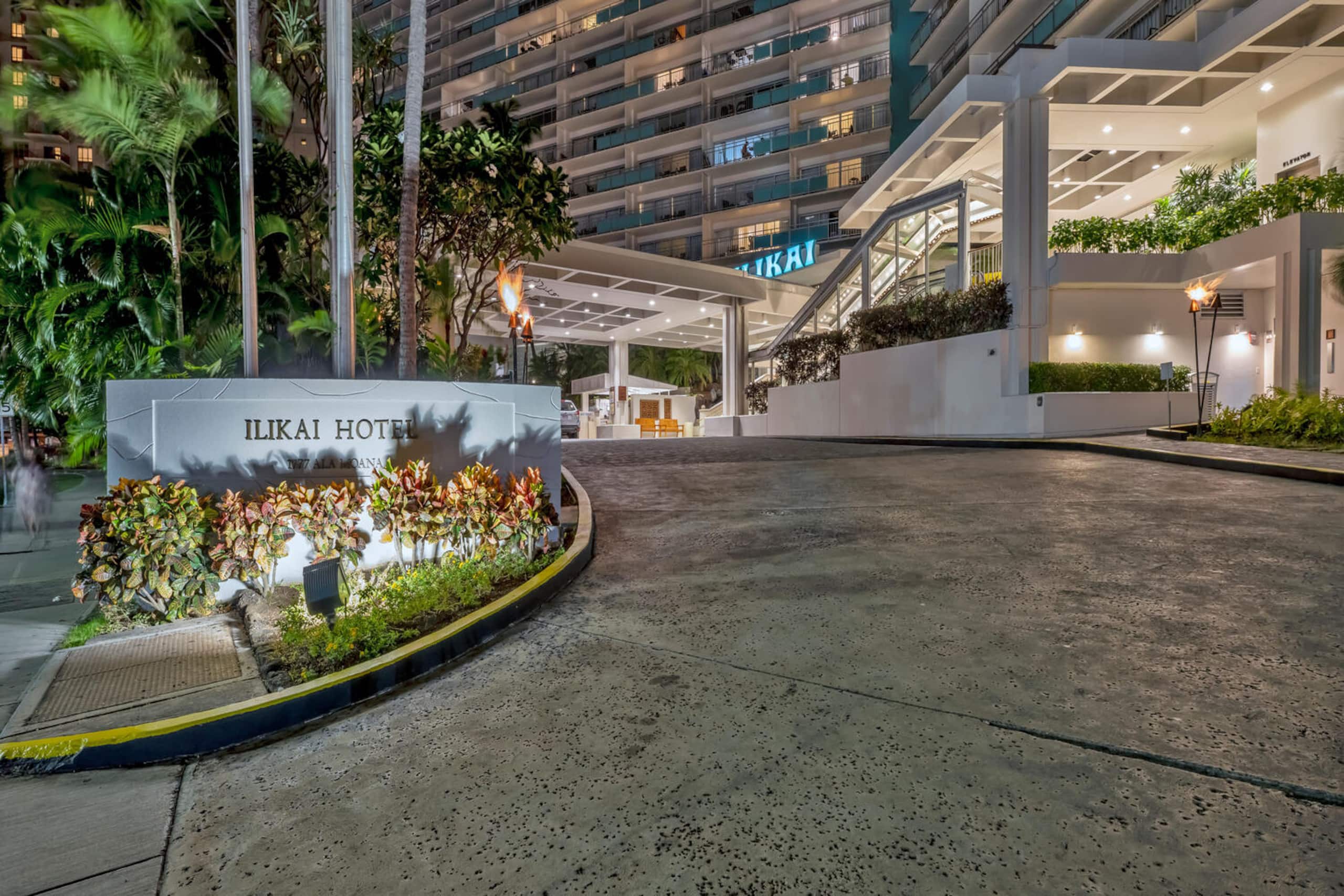 Ocean View Open 1bdrm Ilikai Hotel next to Beach - Image 15