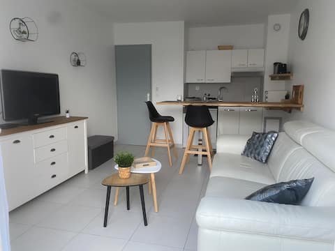 Popular Airbnb listing: Le P'tit Studio by the Sea! in Courseulles Sur Mer