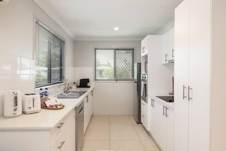 3 Bdr Apt! Garage! Clean! GST Credits! 221D3 gallery image 4