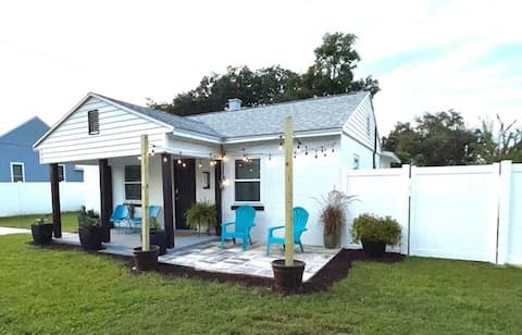 Winter Garden Cottage w\fence