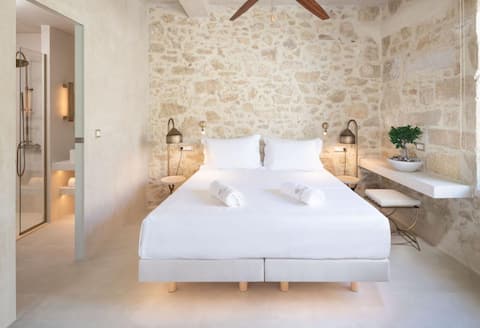 Junior Suite | Inotropes-Adults Only