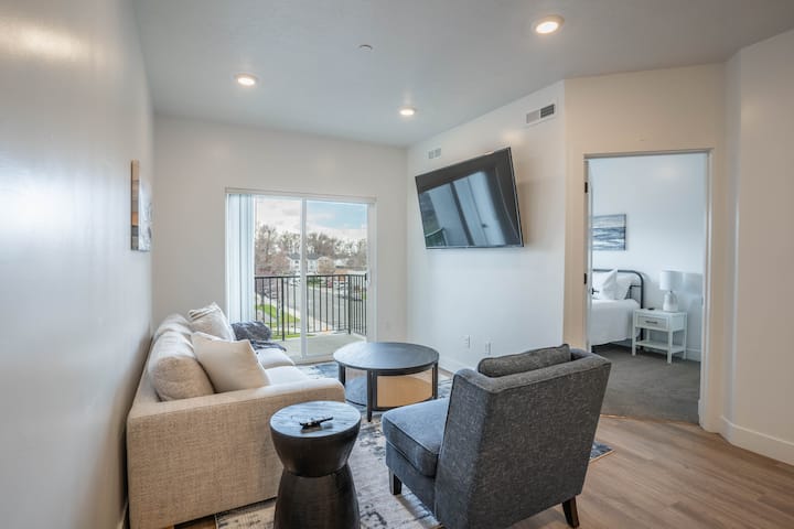 Walkable Center St Apt - 8min To Byu - 1min To I15 - Orem, UT
