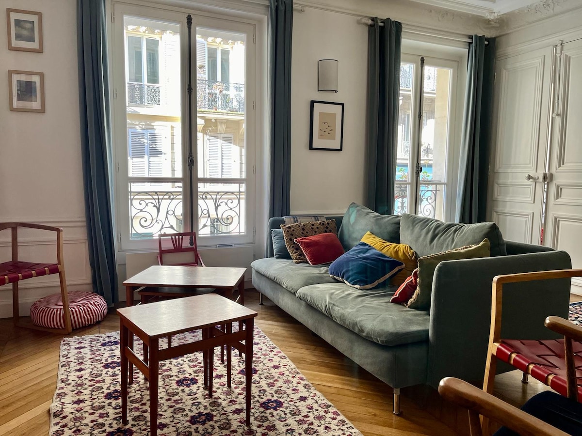 Successful Airbnb property: Charming Parisian apartment in Paris 10e Arrondissement