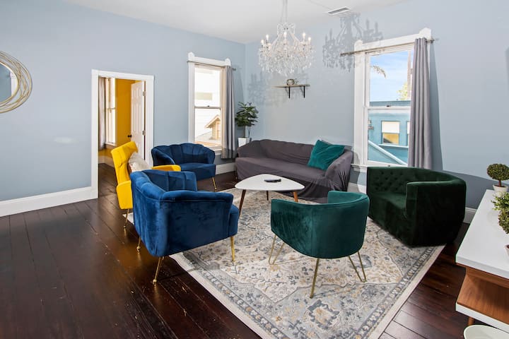 1900’s Victorian Sleeps 20+