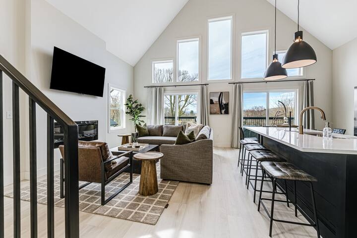 Premium Biltmore Village Home | 5-Bedroom, 2 Decks gallery image 3