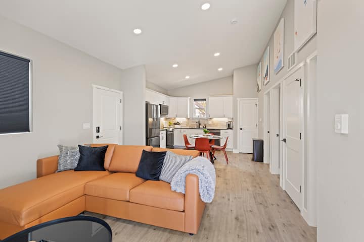 New Build, Private Yard, Cedar Hot Tub - コロラド・スプリングズ, CO