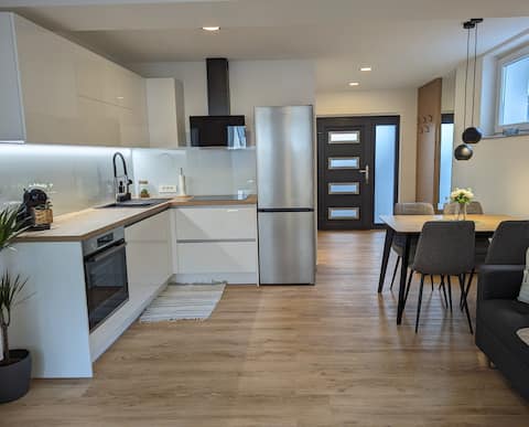 Bob's place-cozy apartment