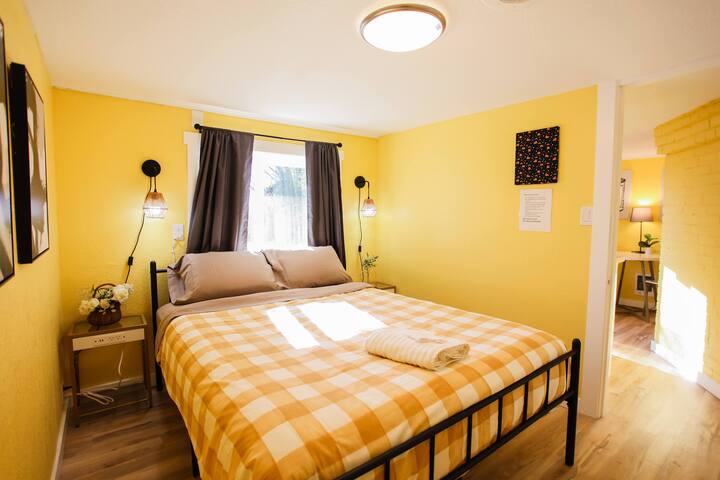 6 Room Apartment in the Forest – 5 min to Downtown gallery image 4