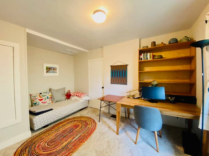 Kombinimi i nivelit kryesor të zyrës/krevatit tek