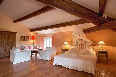 La Ponche - Apricot Room