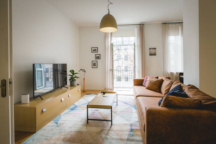 Sunny Terrace Central 2 BR Apart with Free Parking