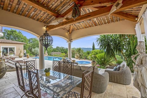 Villa Joséphine, magical view, pool and jacuzzi