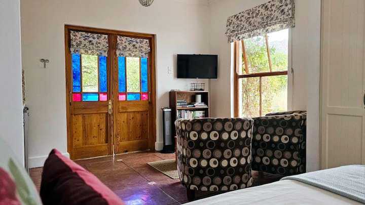 אזור טרקלין | רק להירגע. תקראו ספר. הכל יהיה בסדר.