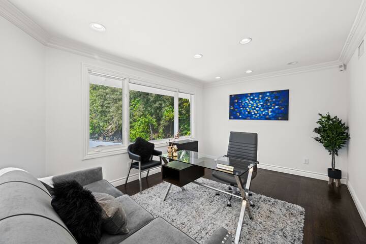 Private 5 bed/6bath Encino Estate w/ Pool gallery image 5