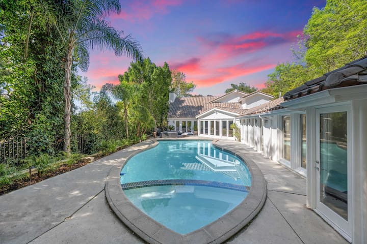 Private 5 bed/6bath Encino Estate w/ Pool gallery image 2