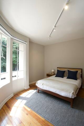 oolena | Stunning 3BR Apartment gallery image 2