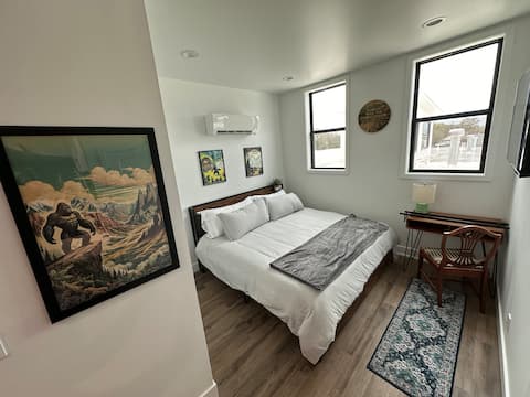 Town Talk: Apt 8