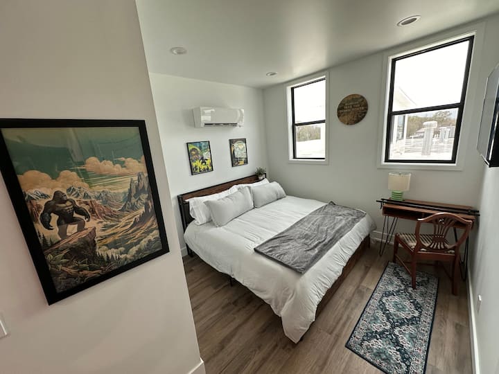 Town Talk: Apt 8