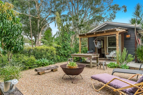 Popular Airbnb listing: Beach Shed Byron Bay (no added clean fee) in Byron Bay