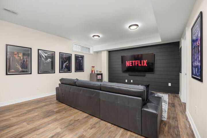 45% OFF ~ 15 mins to Downtown | Games | Parking gallery image 4