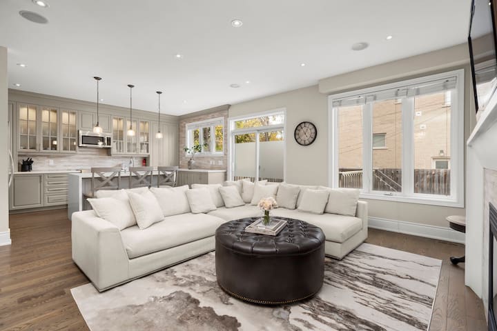 45% OFF ~ 15 mins to Downtown | Games | Parking