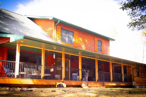 Lakeside w/ Docks & Hot Tub!