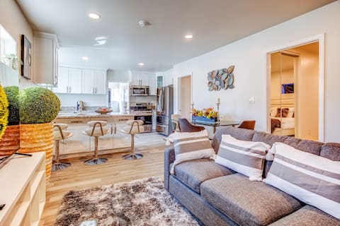 Top performing Airbnb: Cozy Home Near SoFi/Kia/LAXIntuit in Lennox
