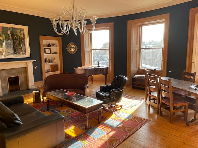 Epicurean Clerk – Huge, Central